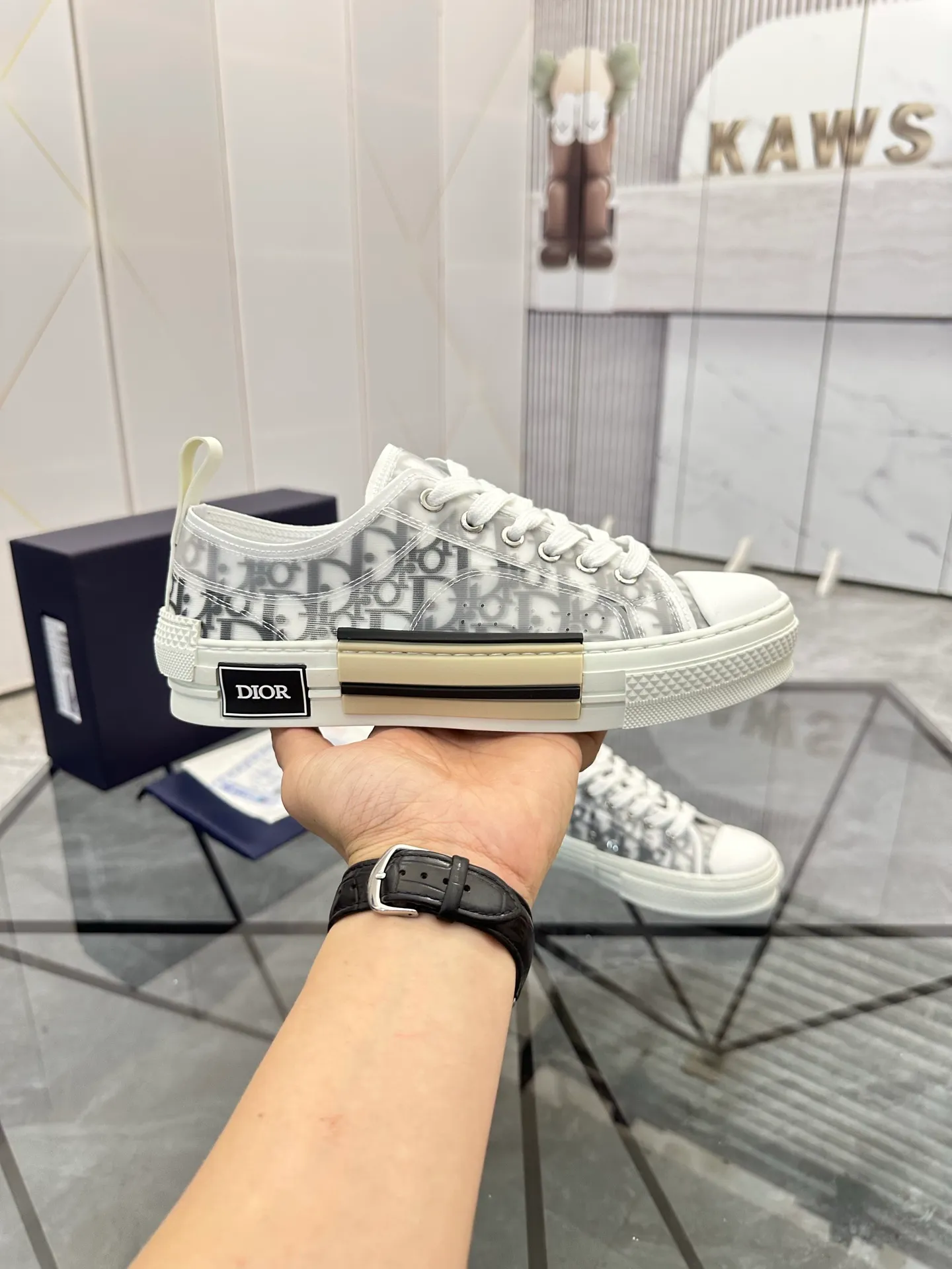 Selling men's shoes 💰: 💰P400¥ Product trademark: Dio* "Dior*" low-top casual shoes Regular size: 36-45 (can be customized to 46) Couple style B23 Product materials: Upper imported original fabric, breathable lining, original outsole. No.: 007